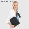 فروش-کیف-دوشی-لاکچری-بنج-YD252-نمای-نزدیک-جیب-مخصوص-موبایل کیف رو دوشی ضد آب بنج YD252 مشکی