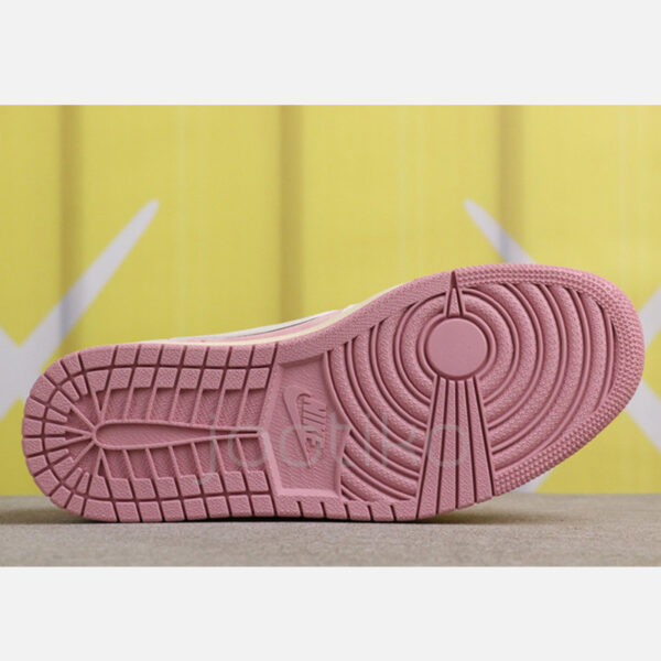 جردن وان لو Travis Scott x Air Jordan 1 Low OG Shy Pink شای پینک