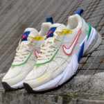 نایک وی تو کی ران Nike V2K Run سفید صورتی فیروزه ای
