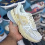 نایک وی تو کی ران سفید شیری Nike V2K Run Pale Ivory