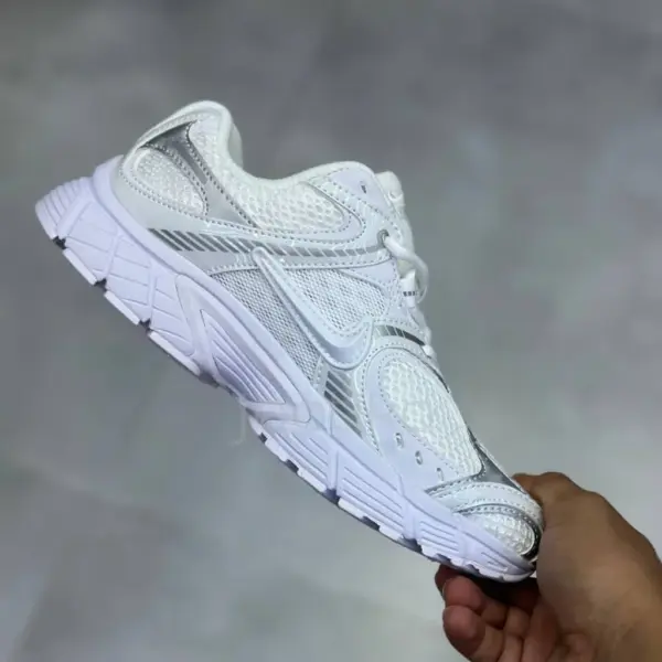 نایک وی فایو آر ان آر سفید سیلور Nike V5 RNR White Black Metallic Silver
