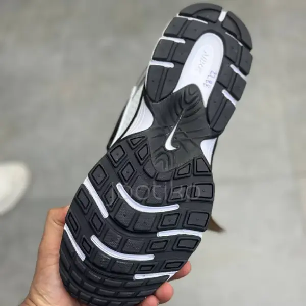 نایک وی فایو آر ان آر سفید متالیک نقره‌ای مشکی Nike V5 RNR White Vast Grey Metallic Silver Black