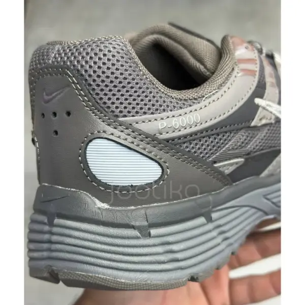 13610945 نایک پی 6000 Nike P-6000 Cave Stone Medium Ash Flat Pewter Metallic Silver