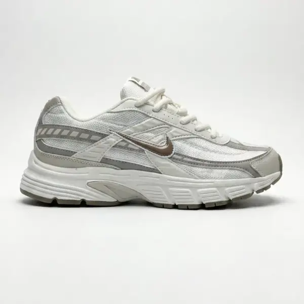 14981242 نایک اینیشیتور سفید خاکستری قهوهای Nike Initiator Phantom Light Bone Sail Brown IB4339-001