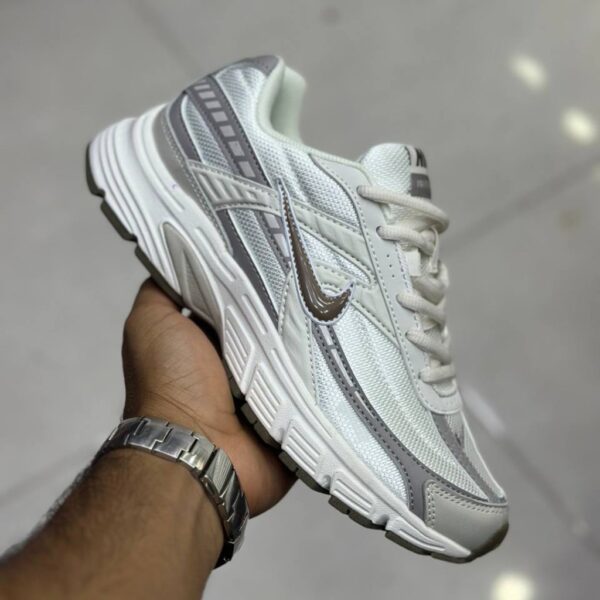 14981831 نایک اینیشیتور سفید خاکستری قهوهای Nike Initiator Phantom Light Bone Sail Brown IB4339-001