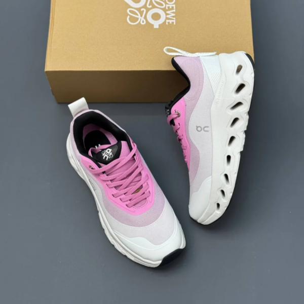 18s97aya کفش آن رانینگ کلودتیلت سفید صورتی On Running QC Loewe Cloudtilt White Pink