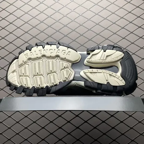 8764382 بالنسیاگا ترک Balenciaga Track.2 Beige