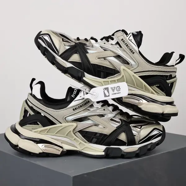 8764383 بالنسیاگا ترک Balenciaga Track.2 Beige