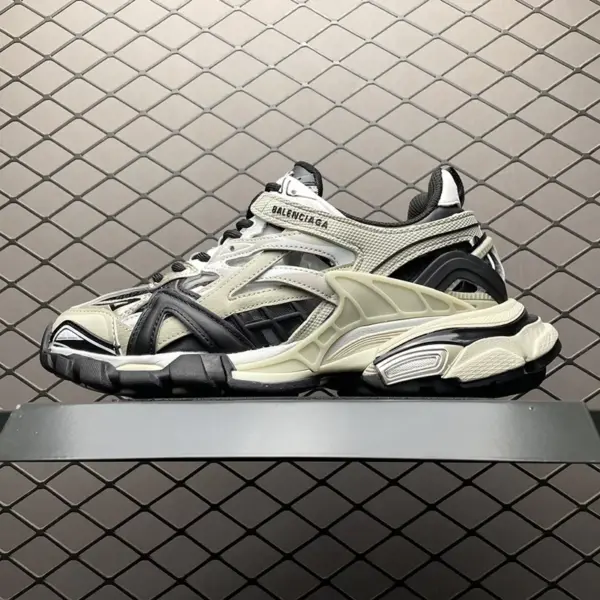 8764388 بالنسیاگا ترک Balenciaga Track.2 Beige