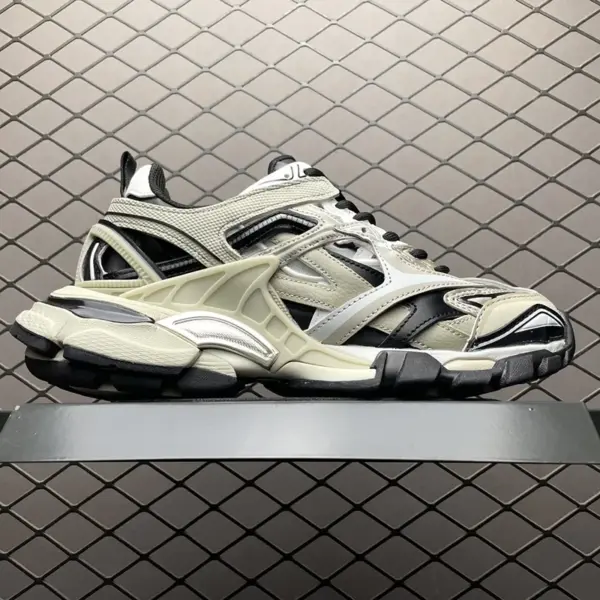 8764395 بالنسیاگا ترک Balenciaga Track.2 Beige