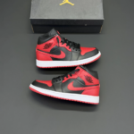 کفش نایک ایر جردن وان ساقدار مید بند برد 2020 مشکی قرمز Nike Air Jordan 1 Mid Bred 2020 Black Red