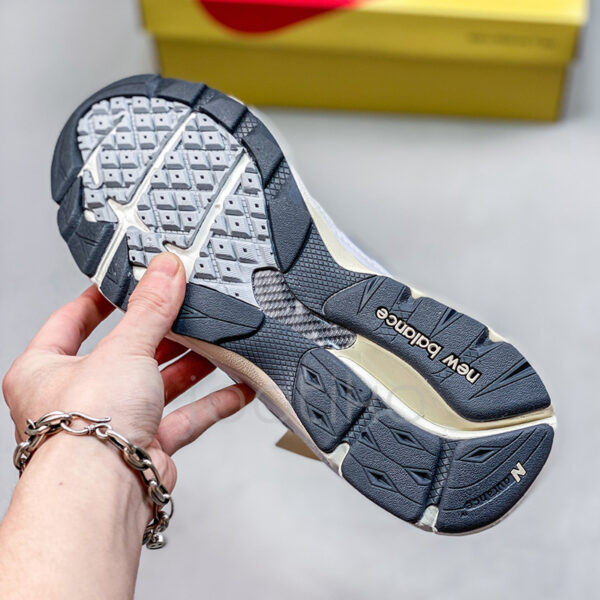 9834624 کفش نیوبالانس مردانه New Balance 990 v3 MiUSA Teddy Santis Sea Salt