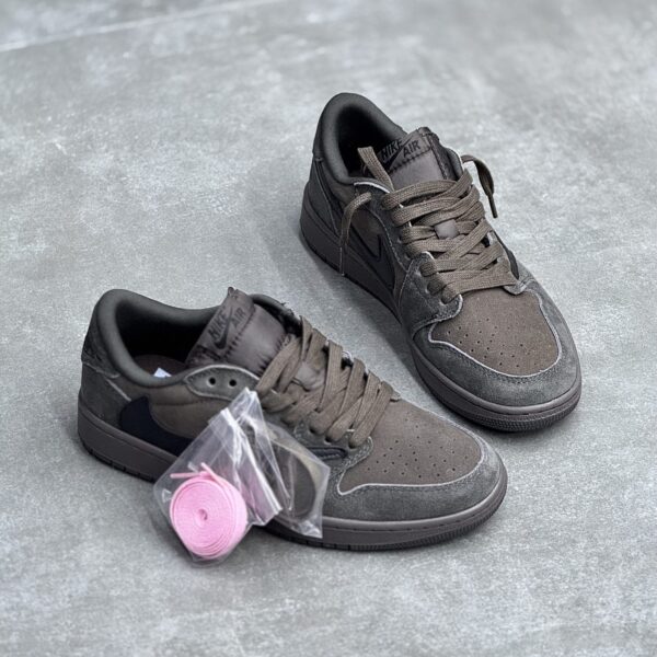 IMG_2986-scaled-1 کفش نایک ایر جردن وان لو تراویس اسکات قهوهای موکا Nike Air Jordan 1 Low Travis Scott Mocha