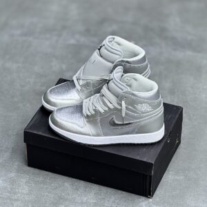 IMG_3129-scaled-1 کفش نایک ایر جردن وان ساقدار نقرهای براق Nike Air Jordan 1 High Metallic Silver