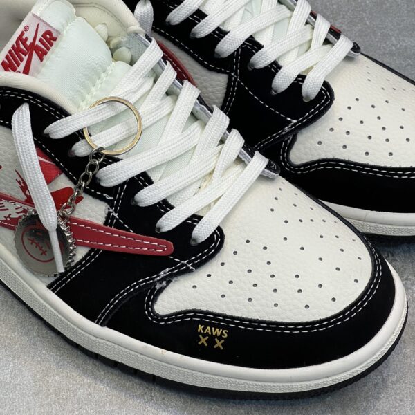 IMG_3337-scaled-1 کفش نایک ایر جردن وان لو ترویس اسکات کاز Nike Air Jordan 1 Low Travis Scott KAWS