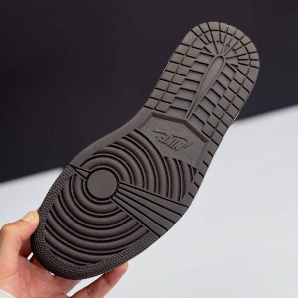 IMG_4184-768x768-1 کفش نایک ایر جردن ۱ لو تراویس اسکات دارک موکا Nike Air Jordan 1 Low Travis Scott Dark Mocha