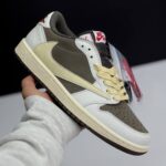کفش نایک ایر جردن ۱ لو تراویس اسکات ریورس موکا Nike Air Jordan 1 Low Travis Scott Reverse Mocha