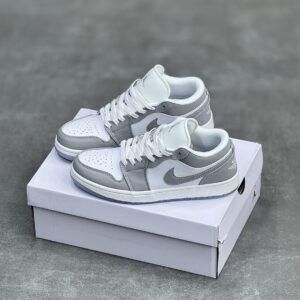 IMG_7839-scaled-1 کفش نایک ایر جردن وان سفید طوسی Nike Air Jordan 1 White Grey