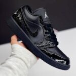 کفش نایک ایر جردن وان لو بلک کروک  Nike Air Jordan 1 Low Black Croc