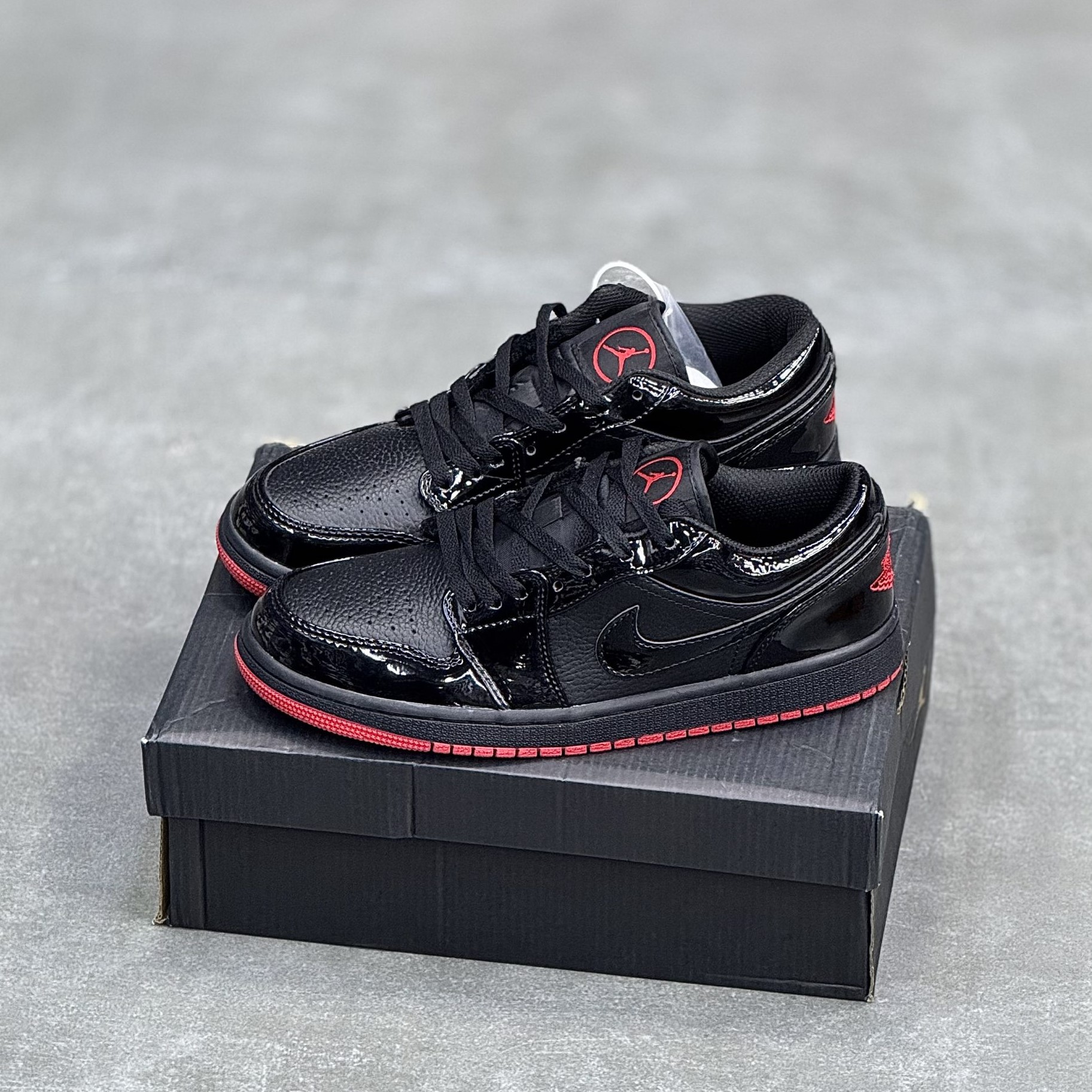 IMG_7948-scaled-1 کفش نایک ایر جردن وان لو مشکی ورنی بلکند Nike Air Jordan 1 Low Black Patent