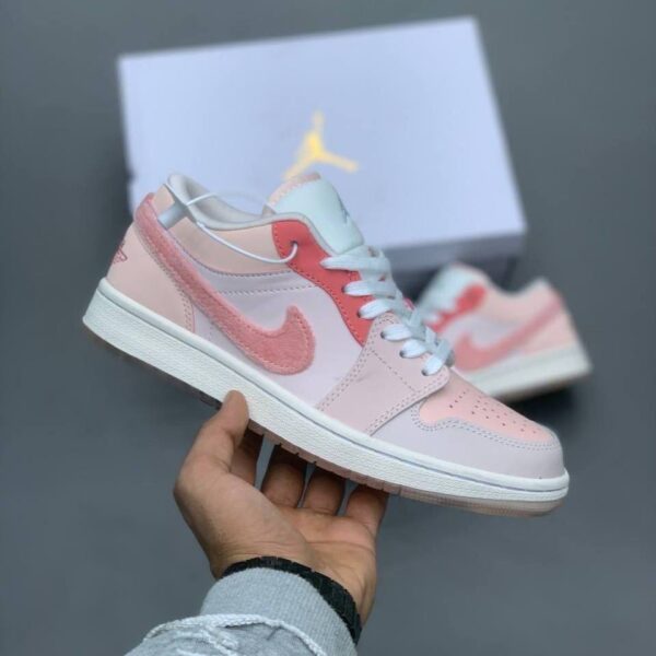 photo_1_2025-10-23_17-32-28 کفش نایک جردن وان صورتی Nike Air Jordan 1 Pink