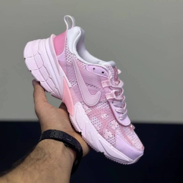 photo_1_2025-11-01_20-31-00 کفش نایک وی تو کی صورتی گلدار Nike V2K Pink Floral