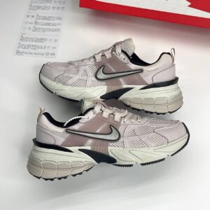 photo_26_2025-05-11_02-14-13 نایک وی تو کی کالباسی Nike V2K Run Pinkish Beige