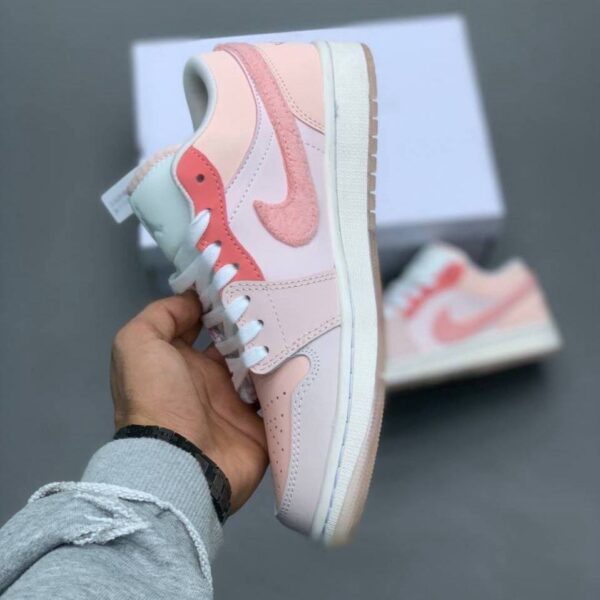 photo_4_2025-10-23_17-32-28 کفش نایک جردن وان صورتی Nike Air Jordan 1 Pink