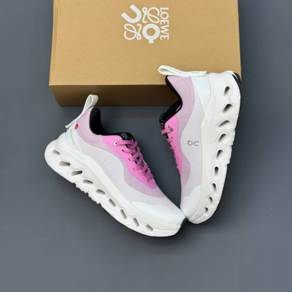 sdd1zlht کفش آن رانینگ کلودتیلت سفید صورتی On Running QC Loewe Cloudtilt White Pink