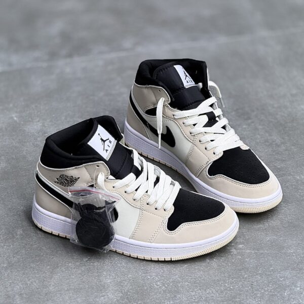 IMG_4396-scaled-1 کفش نایک ایر جردن وان ساقدار کرم مشکی Nike Air Jordan 1 High Cream Black