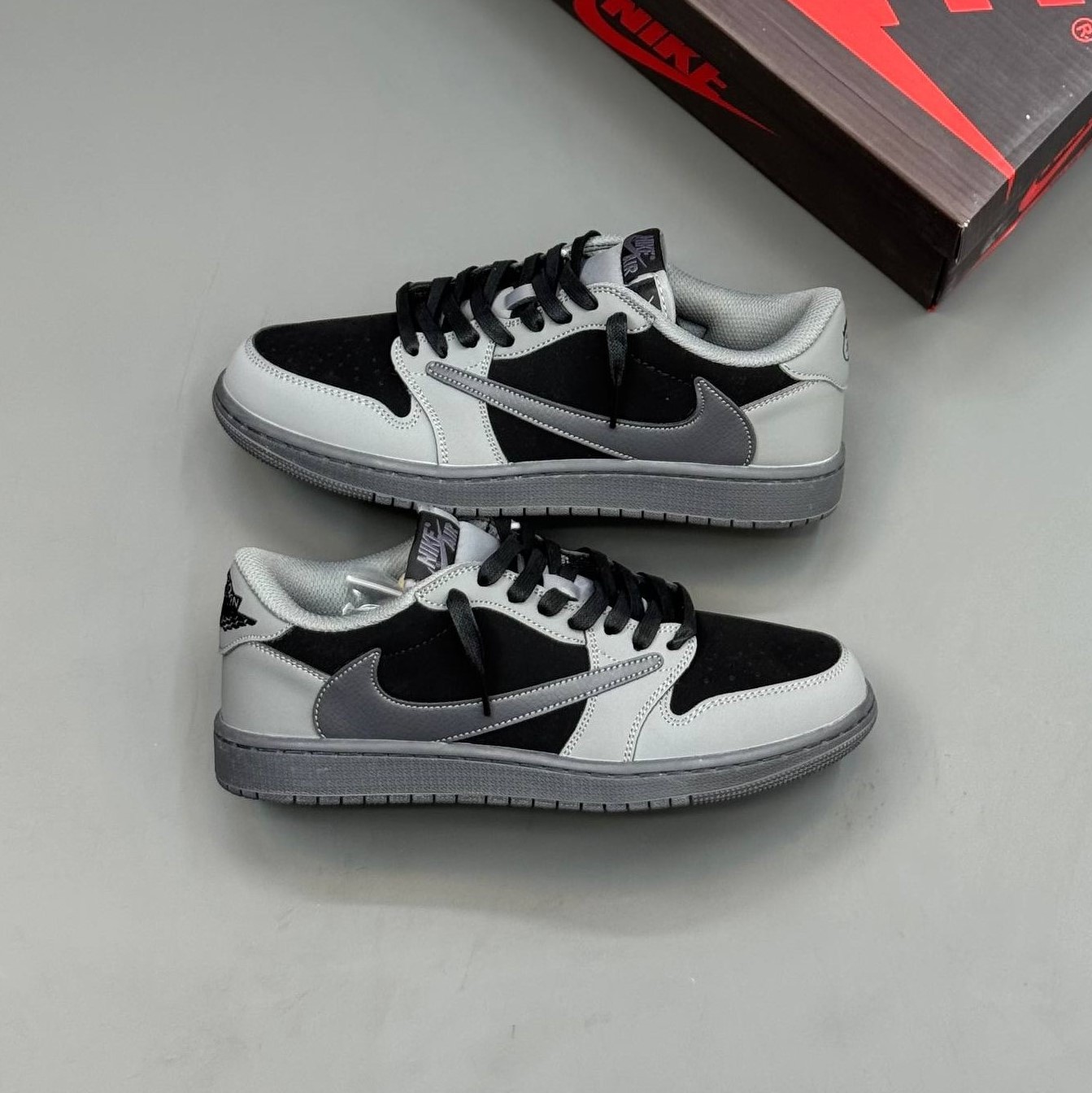 photo_2026-08-31_01-33-26-1 کفش نایک ایر جردن وان لو تراویس اسکات طوسی مشکی Nike Air Jordan 1 Low Travis Scott Grey Black