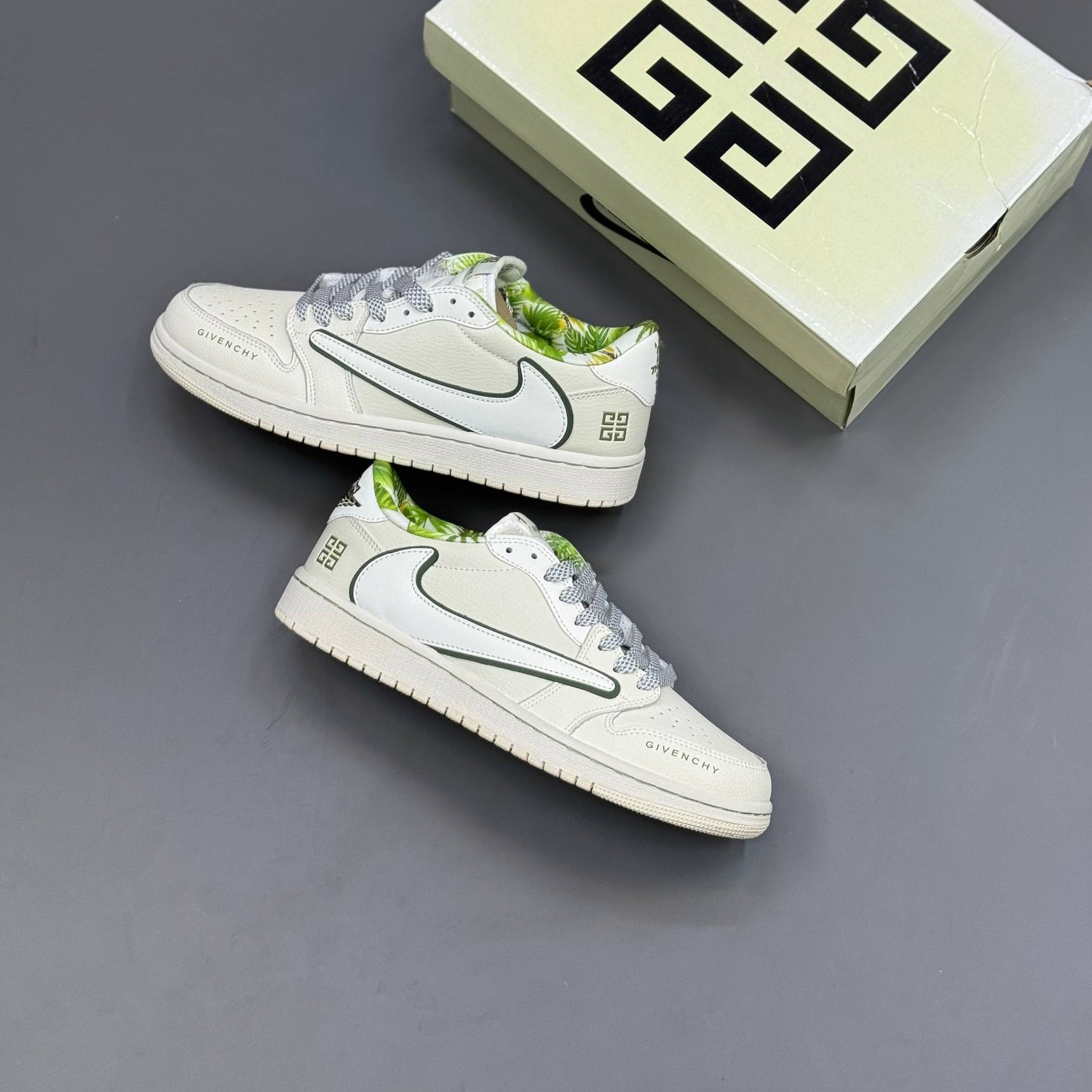 photo_2026-08-31_02-19-51 کفش نایک ایر جردن وان لو تراویس اسکات ژیوانشی Nike Air Jordan 1 Low Travis Scott Givenchy - تصویر 5