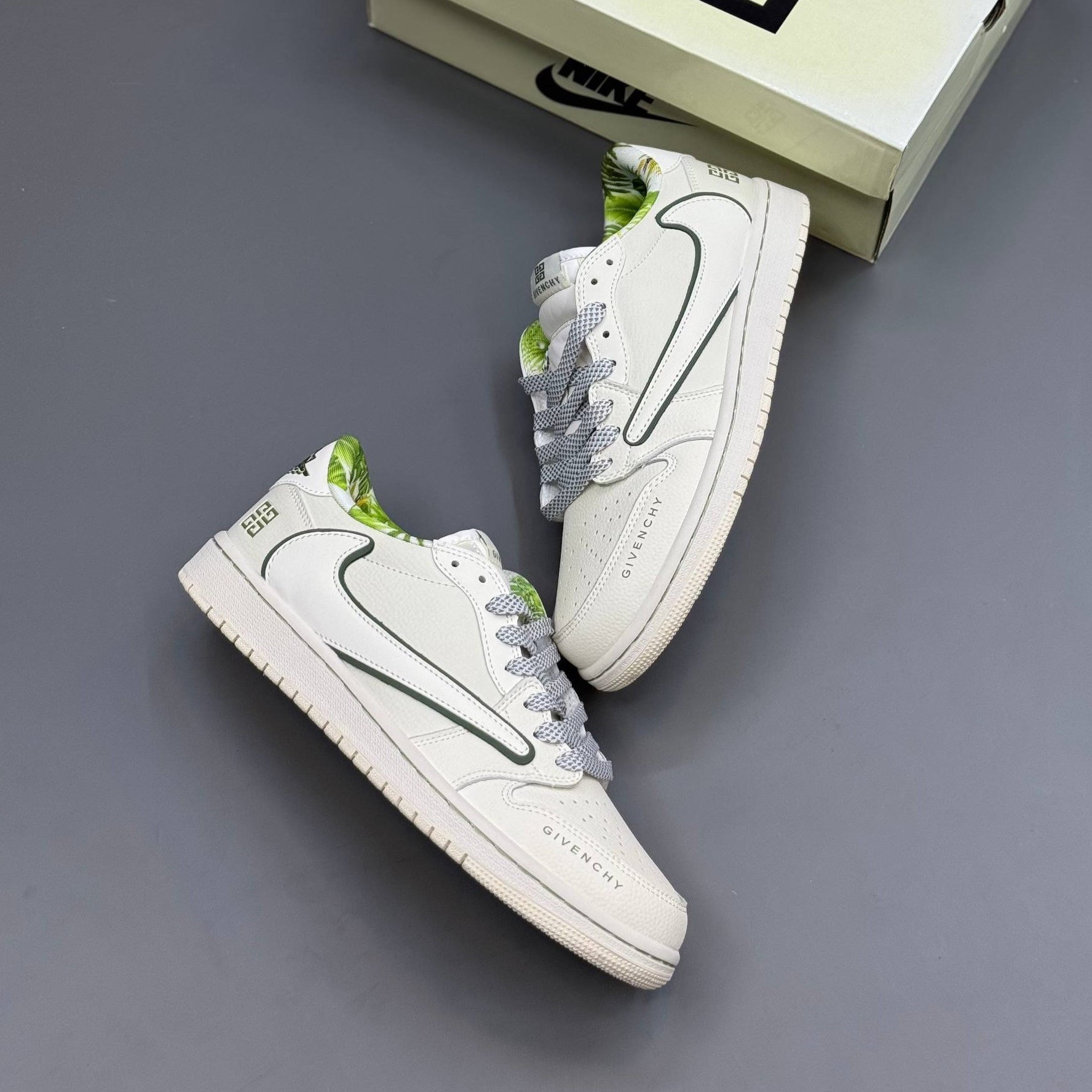 photo_2026-08-31_02-19-52 کفش نایک ایر جردن وان لو تراویس اسکات ژیوانشی Nike Air Jordan 1 Low Travis Scott Givenchy - تصویر 4