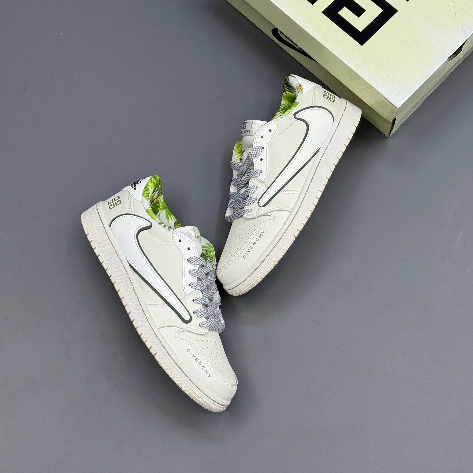 photo_2026-08-31_02-19-54-2 کفش نایک ایر جردن وان لو تراویس اسکات ژیوانشی Nike Air Jordan 1 Low Travis Scott Givenchy - تصویر 3