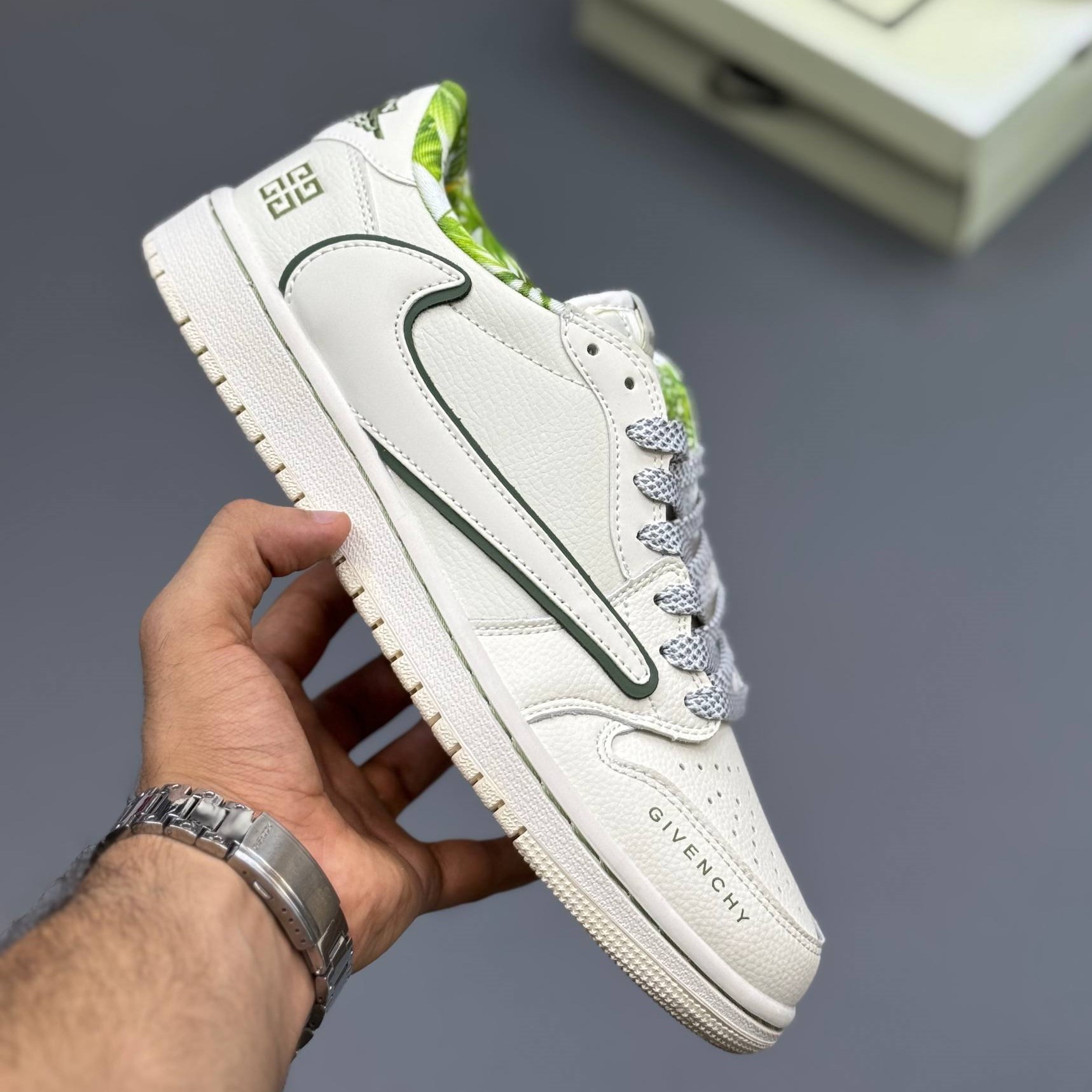 photo_2026-08-31_02-19-56 کفش نایک ایر جردن وان لو تراویس اسکات ژیوانشی Nike Air Jordan 1 Low Travis Scott Givenchy - تصویر 6