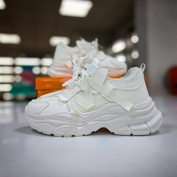 photo_3_2026-08-06_21-17-47 کتونی اسپرت لژدار طبی زنانه مافیایی تمام سفید Women’s Mafia Style White Sneakers