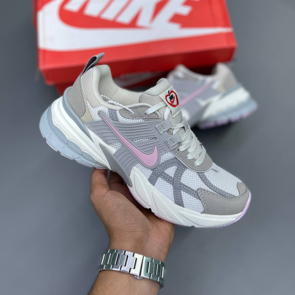 20100397 نایک وی تو کی ران طوسی سفید صورتی Nike V2K Run Sail Pink Foam Sail College Grey HV5997-161