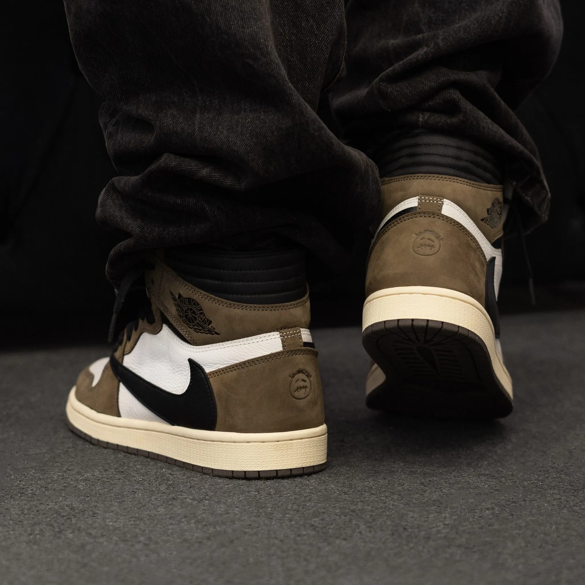 کتونی ایر جردن ۱ تراویس اسکات موکا-Nike Air Jordan 1
