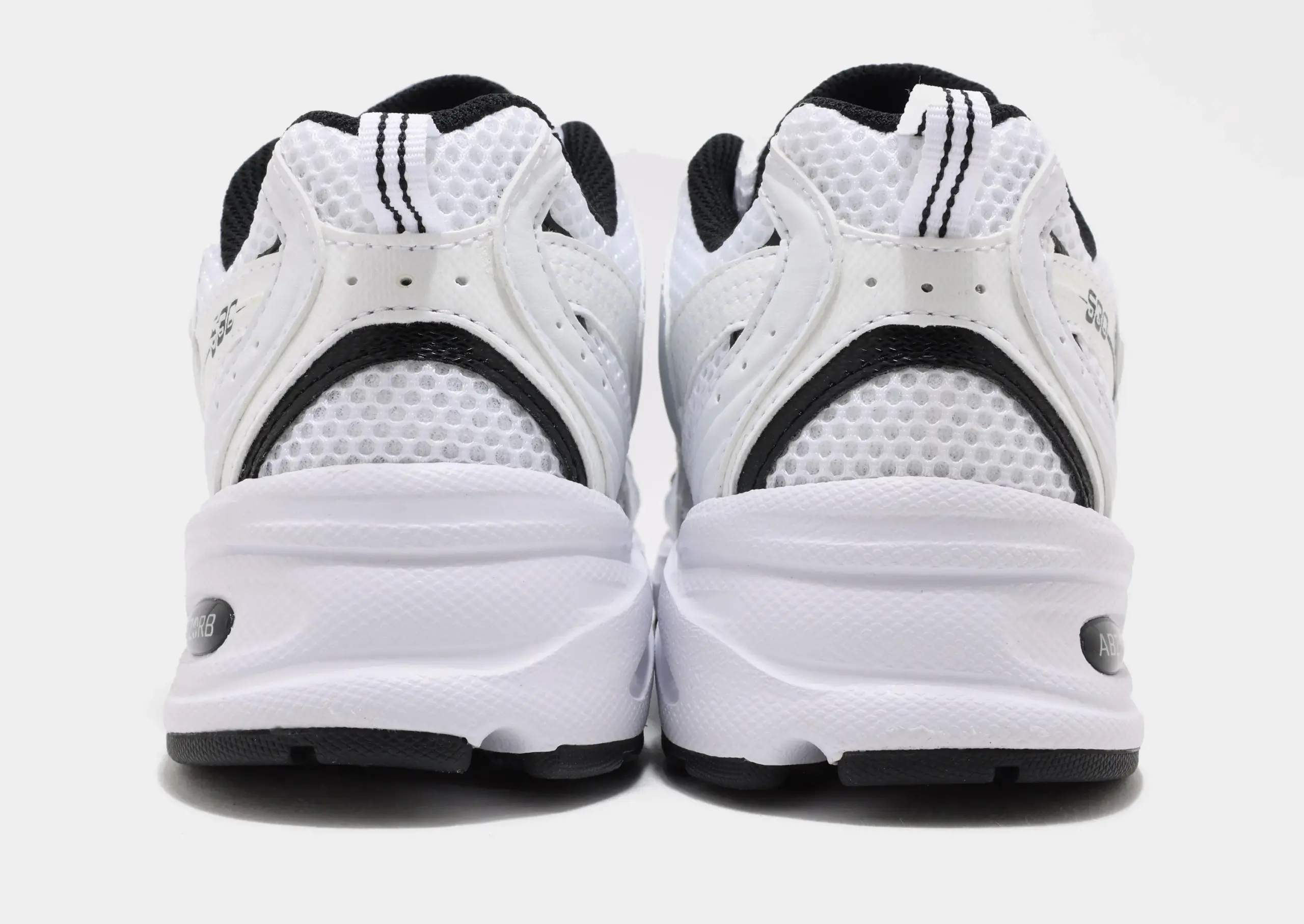 63dba8643bcb2468ab08a43ef4b59b4d-scaled کتونی نیوبالانس 530 سفید مشکی-New Balance 530