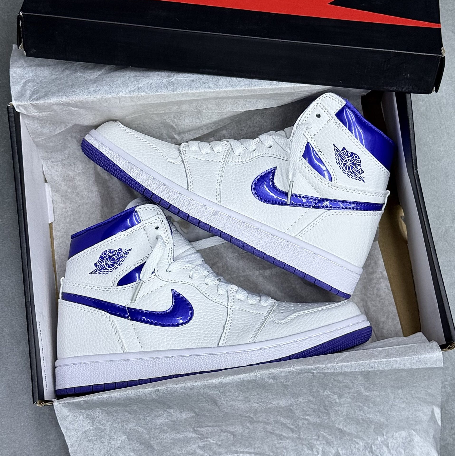 IMG_4422-scaled-1 کفش نایک ایر جردن وان ساقدار رترو سفید بلوبری Nike Air Jordan 1 Retro High White Blueberry