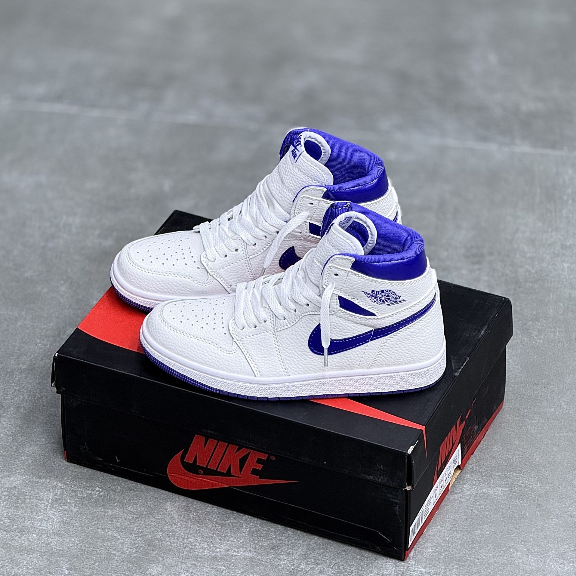 IMG_4429-scaled-1 کفش نایک ایر جردن وان ساقدار رترو سفید بلوبری Nike Air Jordan 1 Retro High White Blueberry