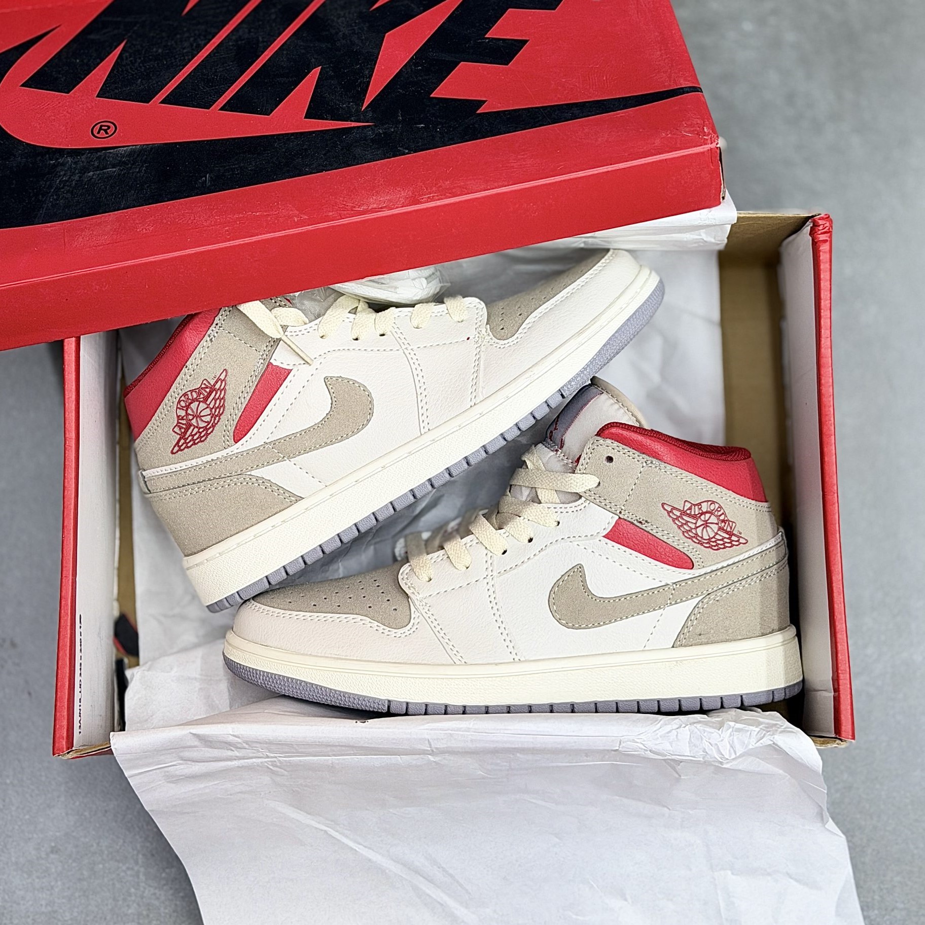 IMG_7056-scaled-1 کفش نایک ایر جردن وان ساقدار مید پست پرسنت Nike Air Jordan 1 Mid Past Present