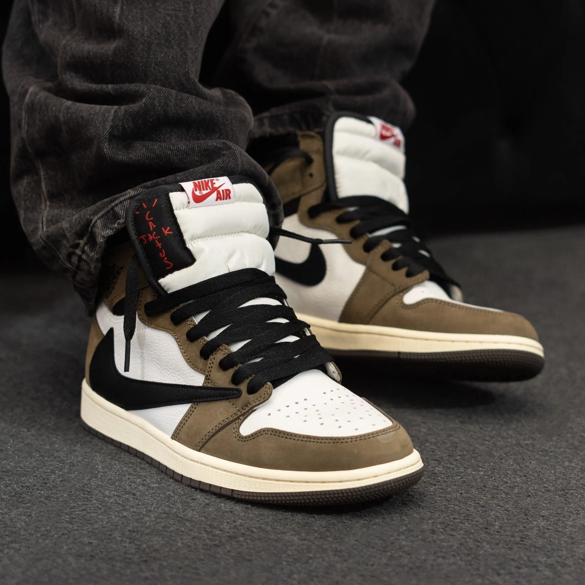 کتونی ایر جردن ۱ تراویس اسکات موکا-Nike Air Jordan 1