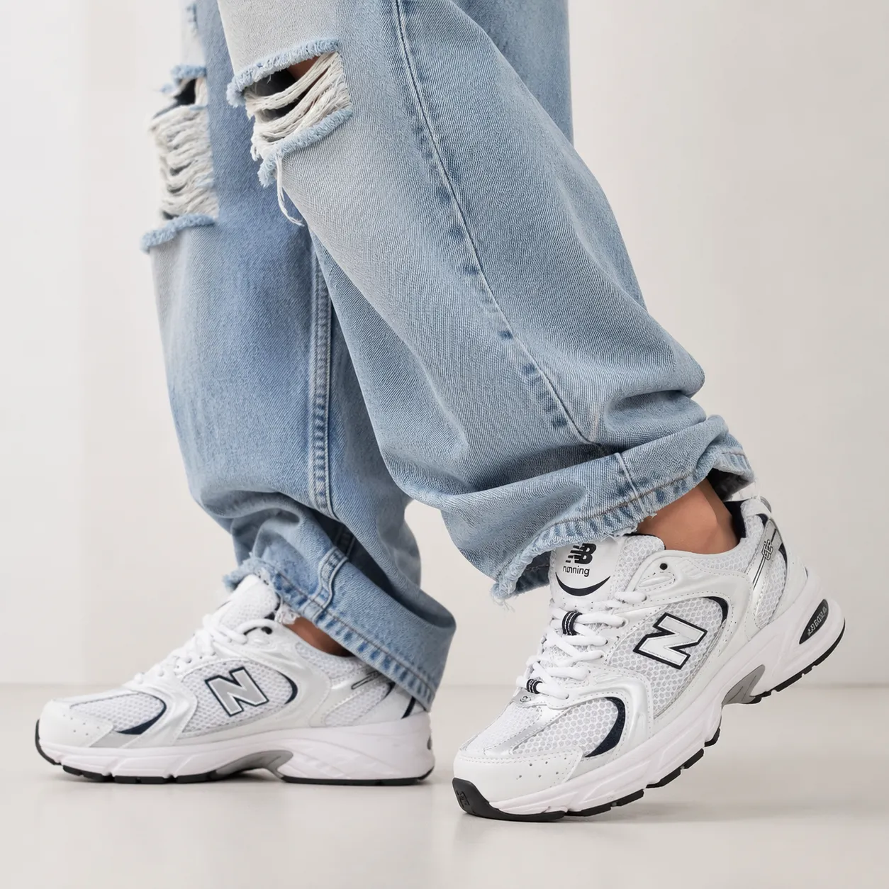 ba9f1e1c57c7d869c5ddbf599ece3cdf کتونی نیوبالانس 530 سفید سرمه ای -New Balance 530
