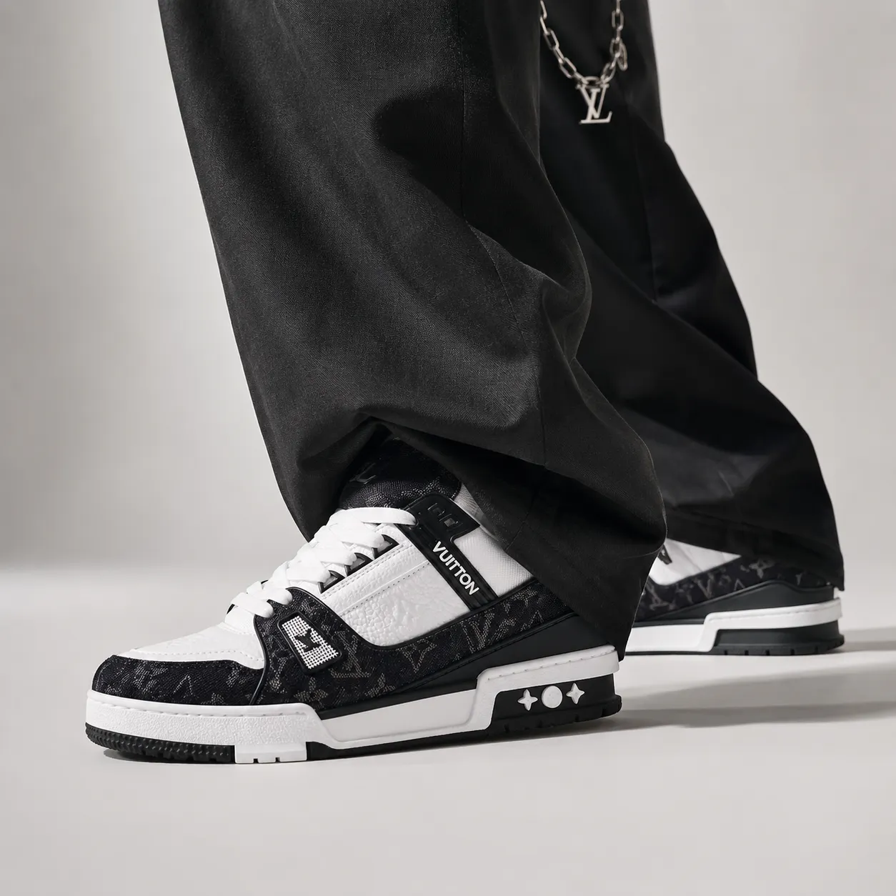 c346e904a1ea8b6f972de3dd8640b5ae کتونی لوئی ویتون سفید مشکی-Louis Vuitton Trainer