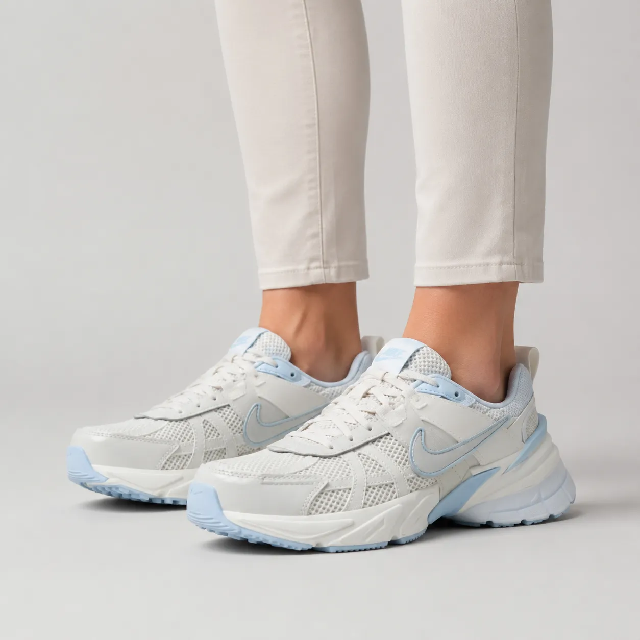 dfb20309256881ae095eb001101732f0 کتونی نایک V2K سفید سرمه ای- Nike V2K
