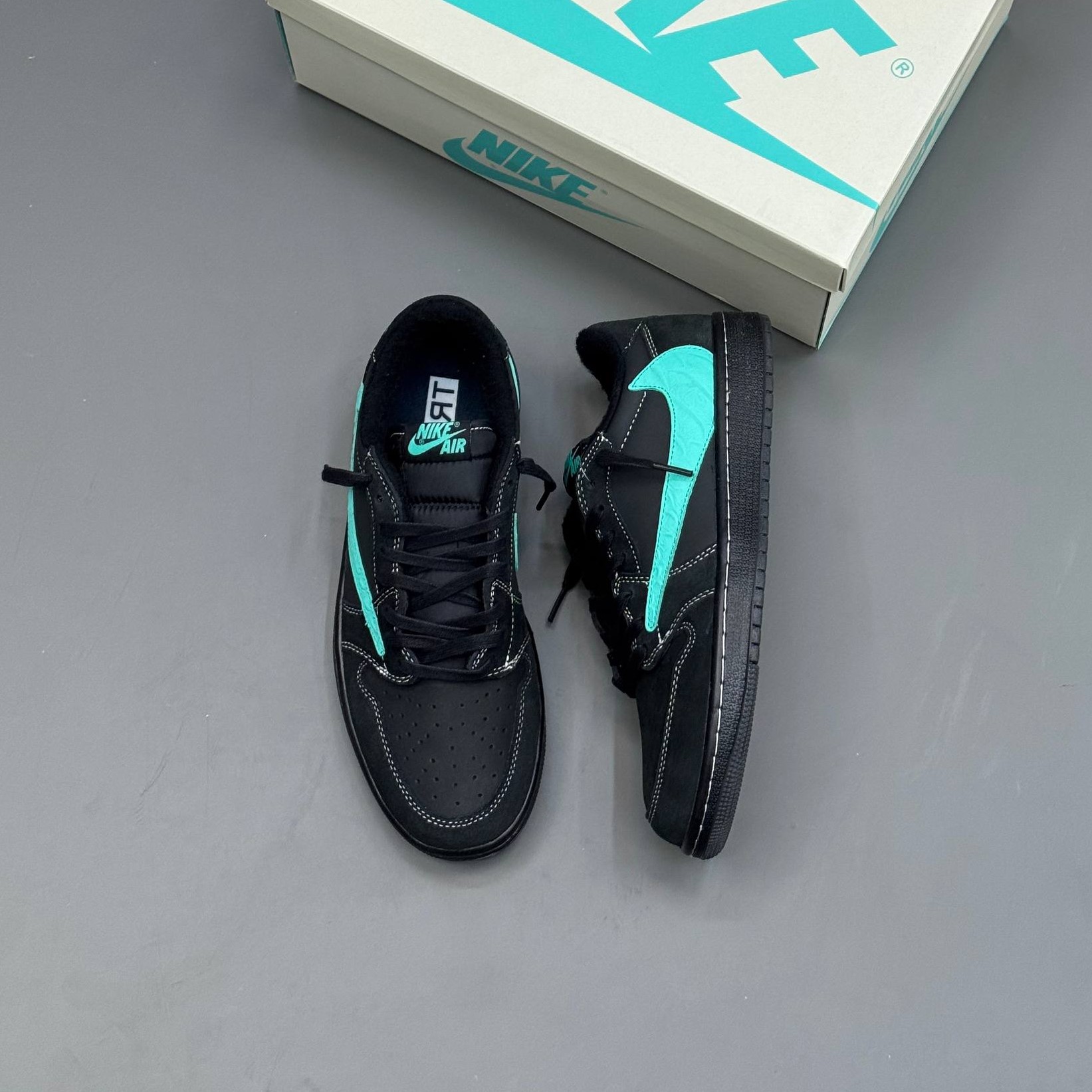 کفش نایک ایر جردن وان لو تراویس اسکات تیفانی Nike Air Jordan 1 Low Travis Scott Tiffany