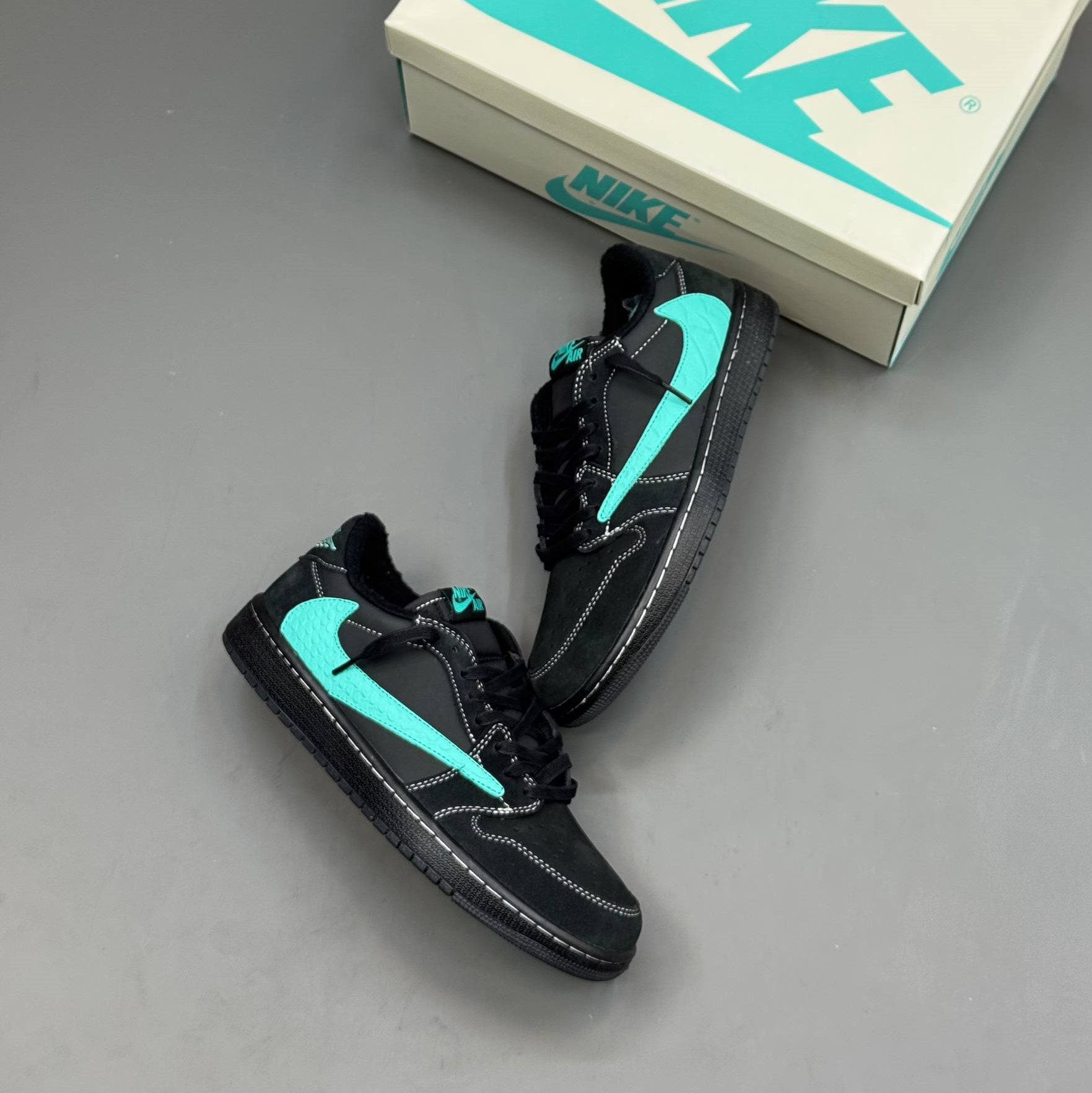 کفش نایک ایر جردن وان لو تراویس اسکات تیفانی Nike Air Jordan 1 Low Travis Scott Tiffany