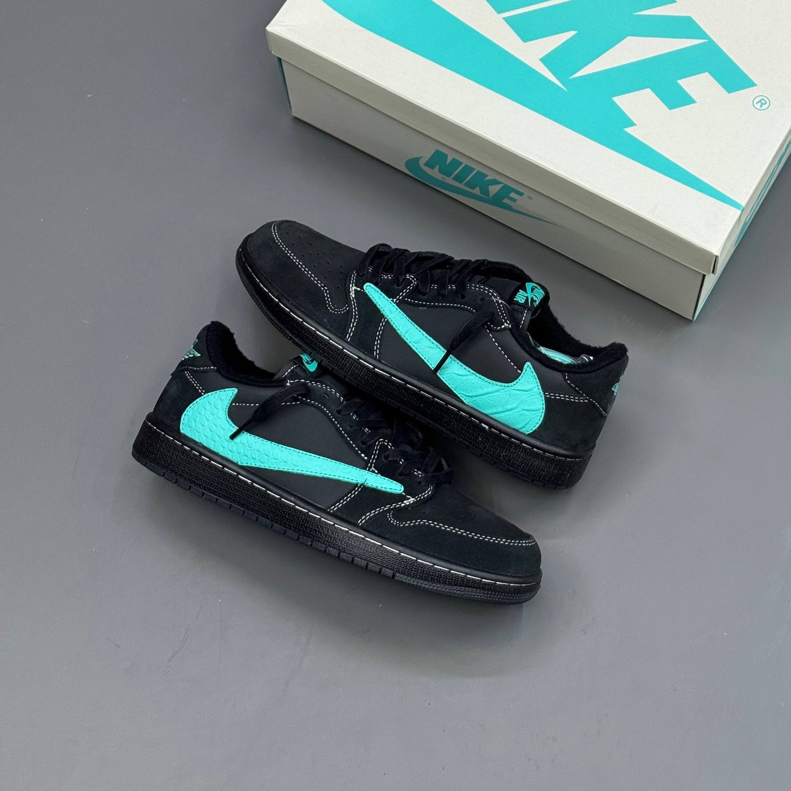 photo_2026-09-06_20-05-04 کفش نایک ایر جردن وان لو تراویس اسکات تیفانی Nike Air Jordan 1 Low Travis Scott Tiffany