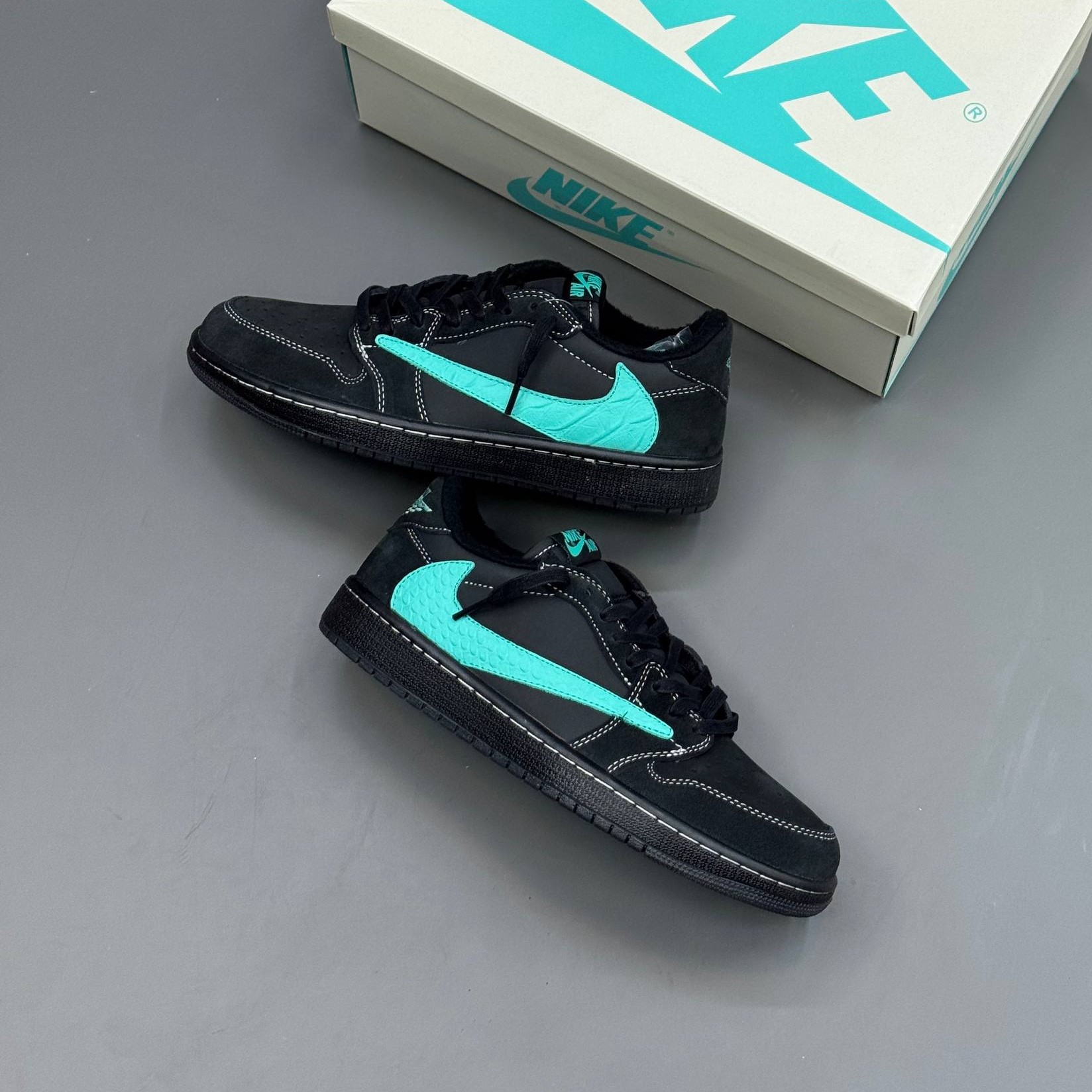 کفش نایک ایر جردن وان لو تراویس اسکات تیفانی Nike Air Jordan 1 Low Travis Scott Tiffany